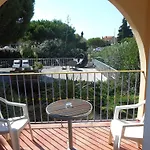 Athena 2* Agde