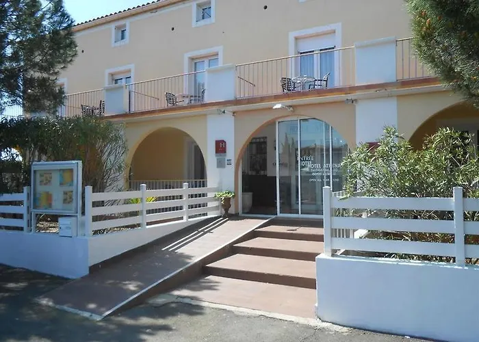 Athena فندق آجد