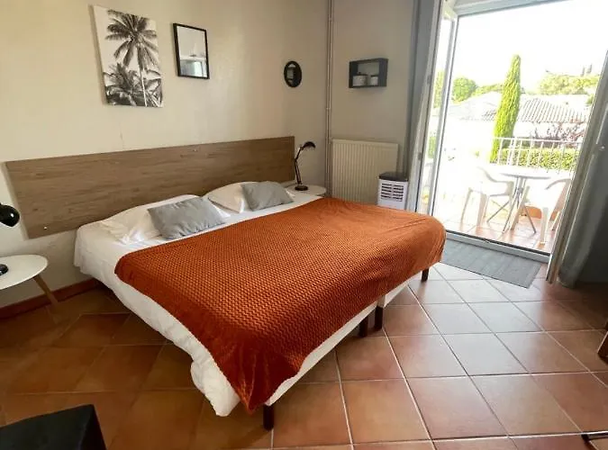 فندق Athena آجد