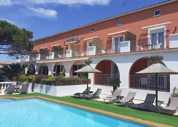 Athena فندق آجد