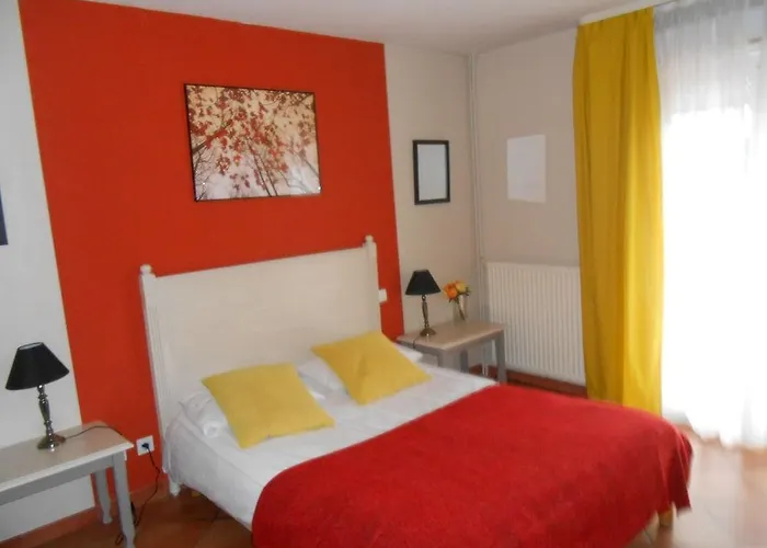 Athena فندق آجد